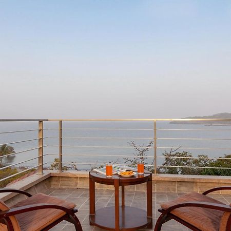 The Blue Horizon By Stayvista - Featuring A Beach-View Villa With A Swimming Pool, Indoor Games, And A Relaxing Balcony Alibag Luaran gambar