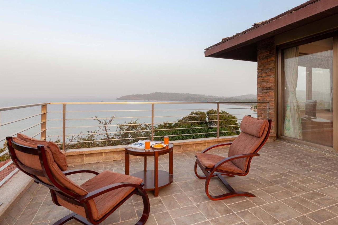 The Blue Horizon By Stayvista - Featuring A Beach-View Villa With A Swimming Pool, Indoor Games, And A Relaxing Balcony Alibag Luaran gambar