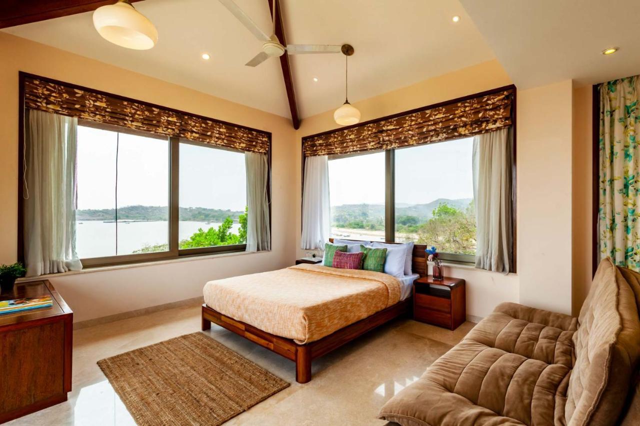 The Blue Horizon By Stayvista - Featuring A Beach-View Villa With A Swimming Pool, Indoor Games, And A Relaxing Balcony Alibag Luaran gambar